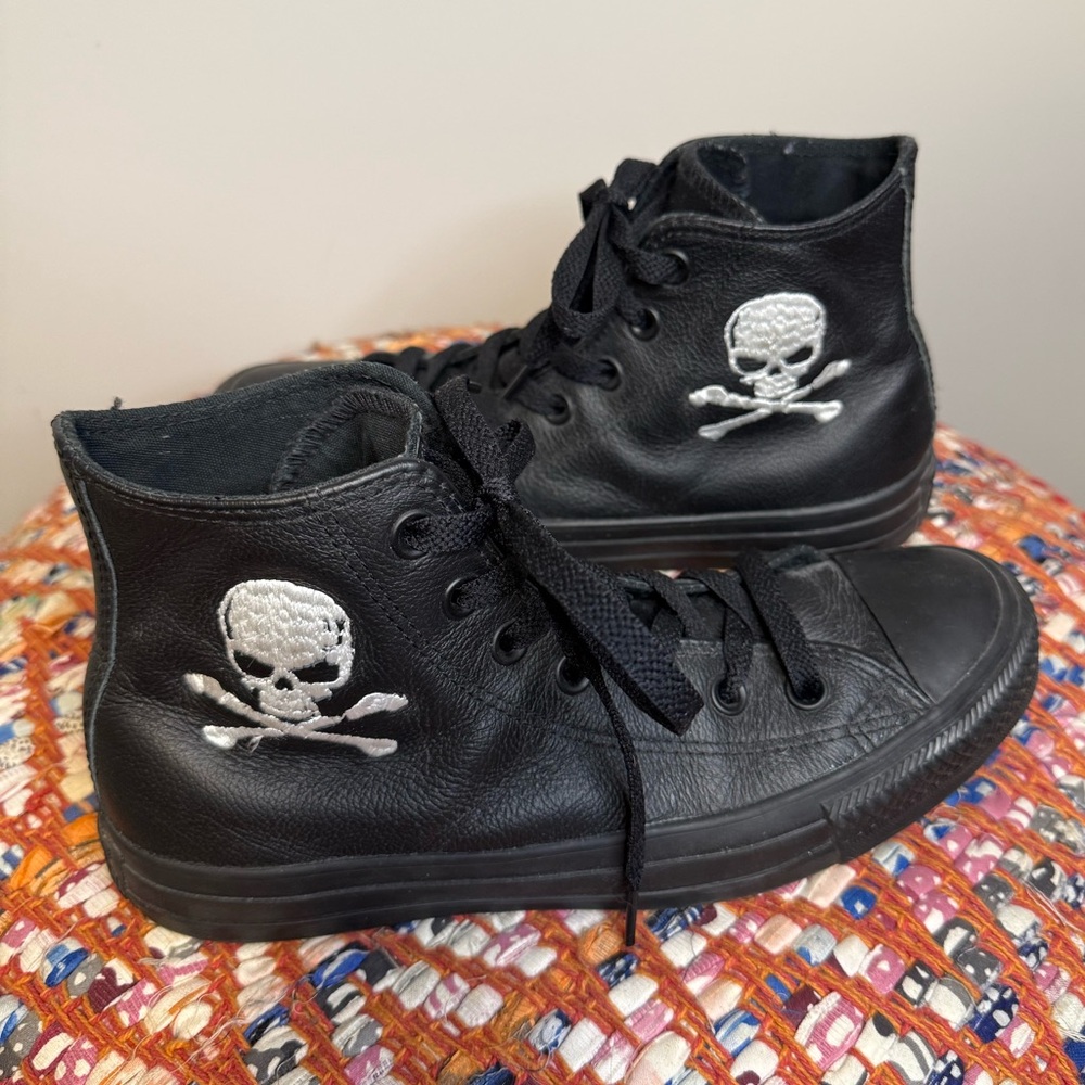 Black Skull and Crossbones High-Top Leather Converse. Women’s 7.5